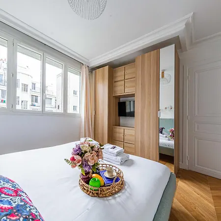 Superb Trocadero Eiffel Tower *