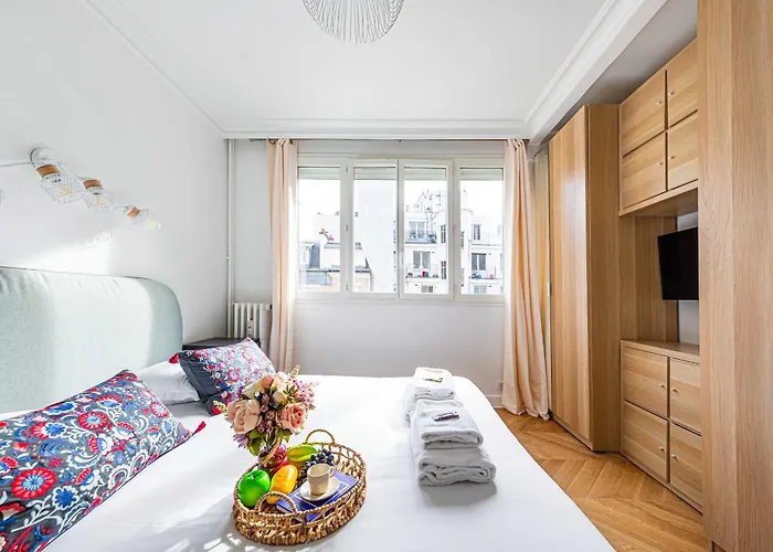 Superb Trocadero Eiffel Tower Apartment Paris